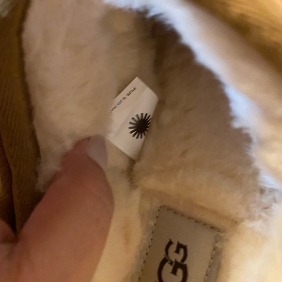 UGG Classic Slippers - Picture 4 of 4
